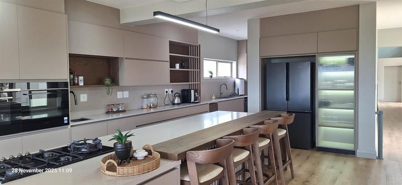 5 Bedroom Property for Sale in Outeniqua Strand Western Cape